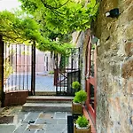 Ferndale Mews