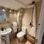 Ferndale Mews Bed and breakfast