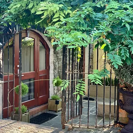 Ferndale Mews Bed & Breakfast