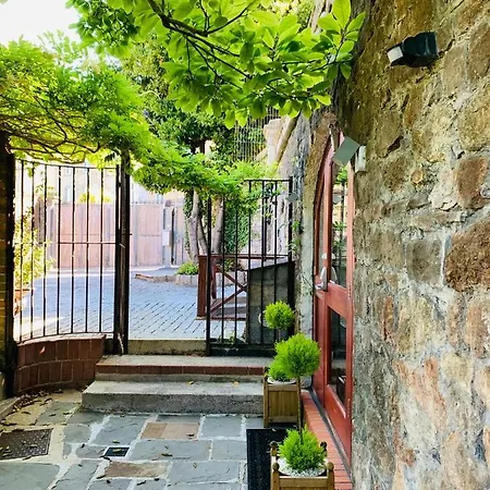 Ferndale Mews
