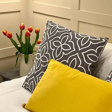 Ferndale Mews Bed & Breakfast 4*