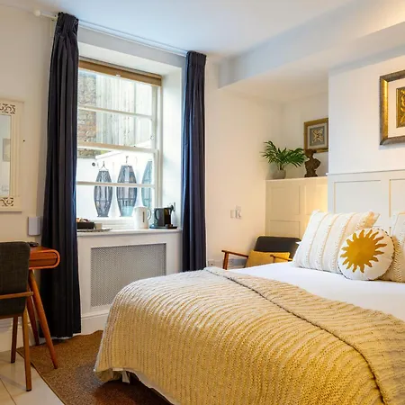 Ferndale Mews 4* Bristol