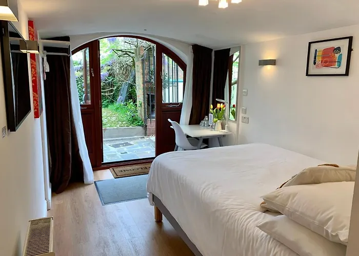 فندق مبيت وإفطار Ferndale Mews بريستول