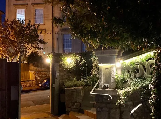 Ferndale Mews לינה וארוחת בוקר 4*