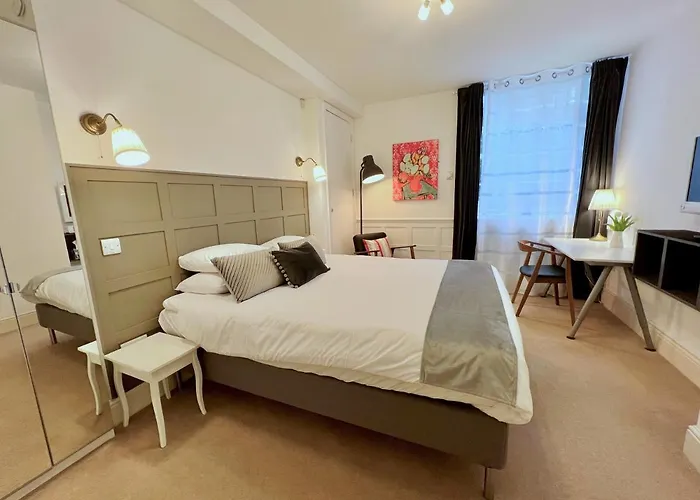 فندق مبيت وإفطار Ferndale Mews 4*