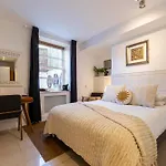Ferndale Mews Bed & Breakfast 4*