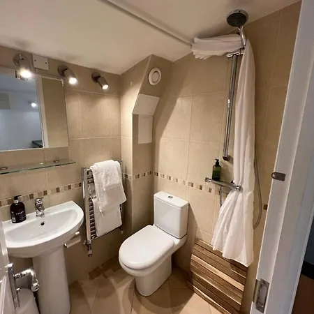 Ferndale Mews Bed and breakfast